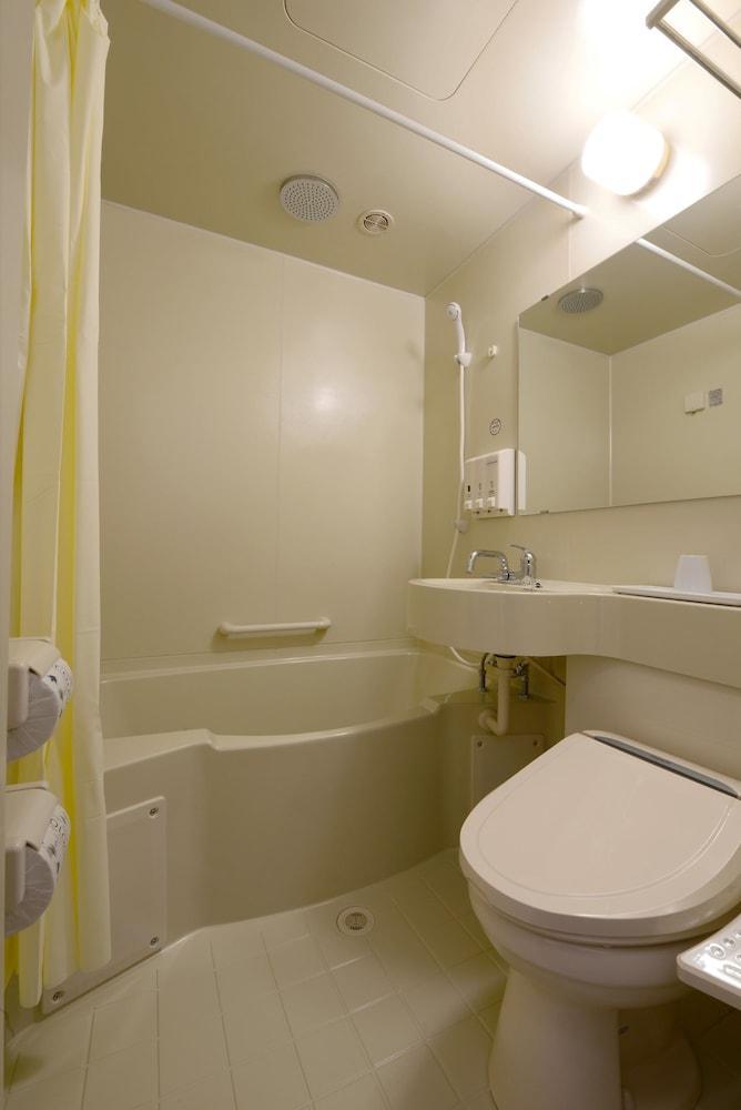 Toyoko Iwatsuki Ekimae Ryokan 3*